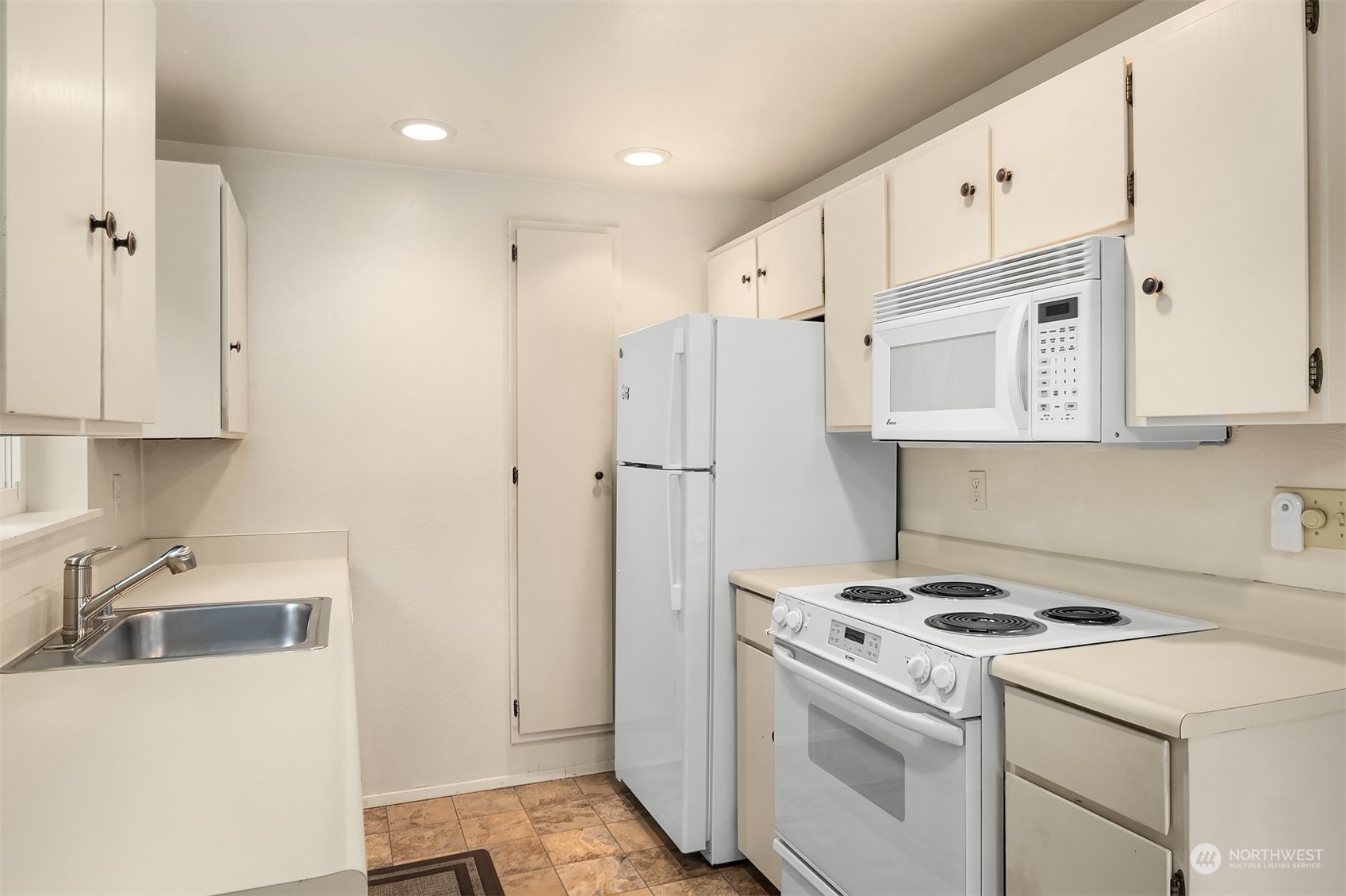 12717 NE 116th Street Unit: D104