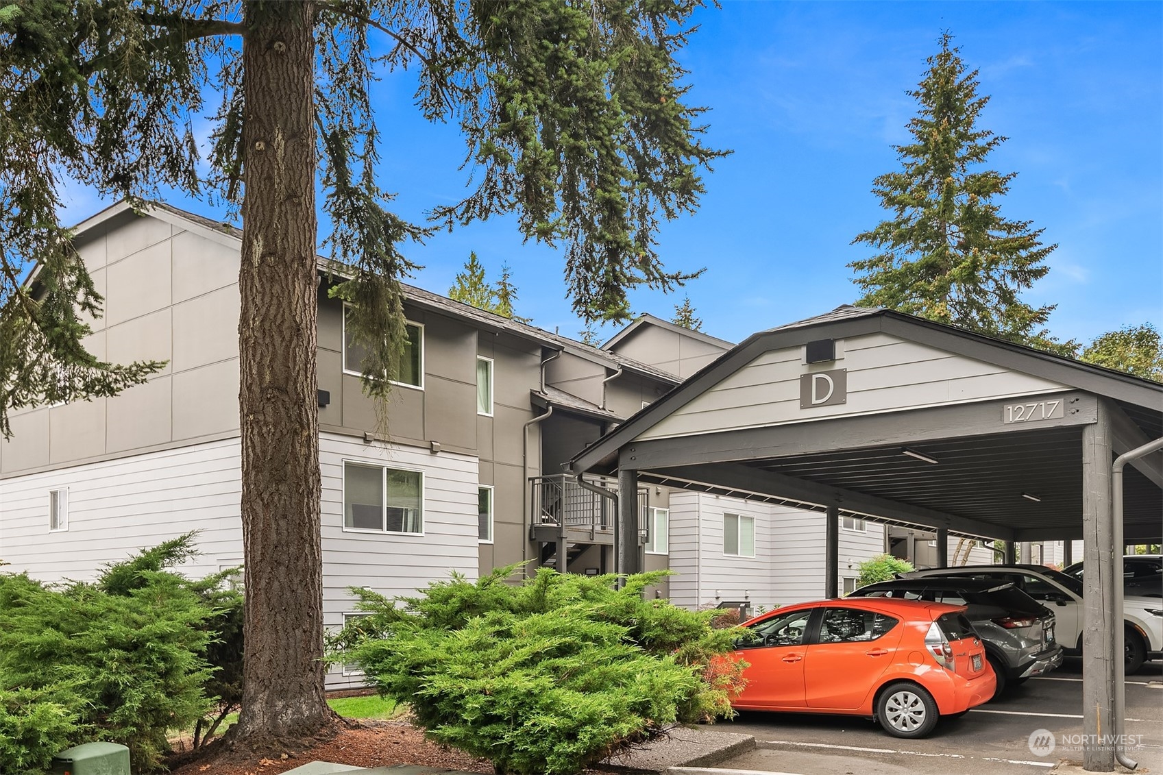 12717 NE 116th Street Unit: D104