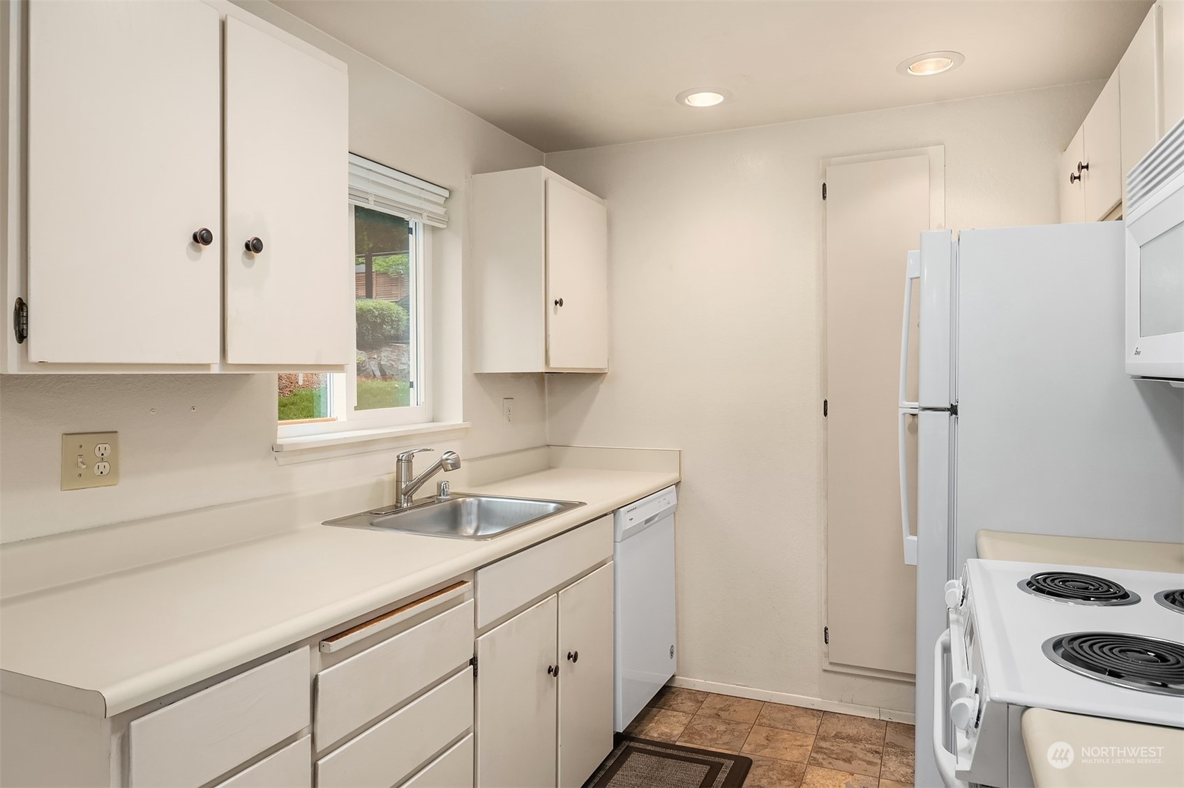 12717 NE 116th Street Unit: D104