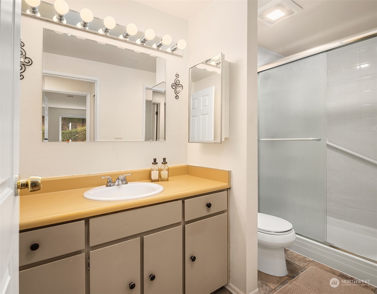 12717 NE 116th Street Unit: D104