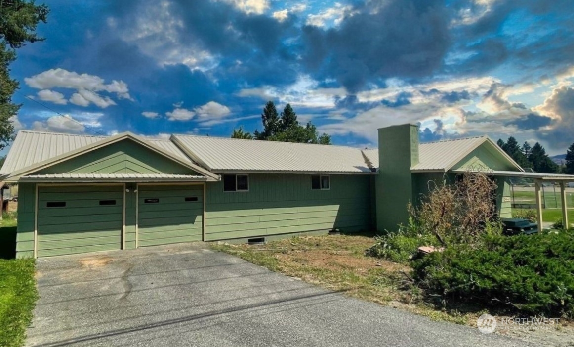 354 Oak Street