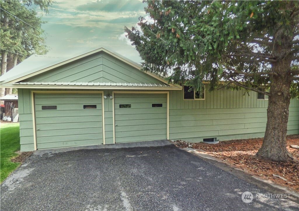 354 Oak Street