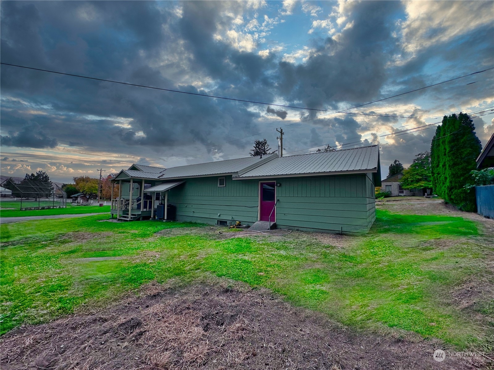 354 Oak Street