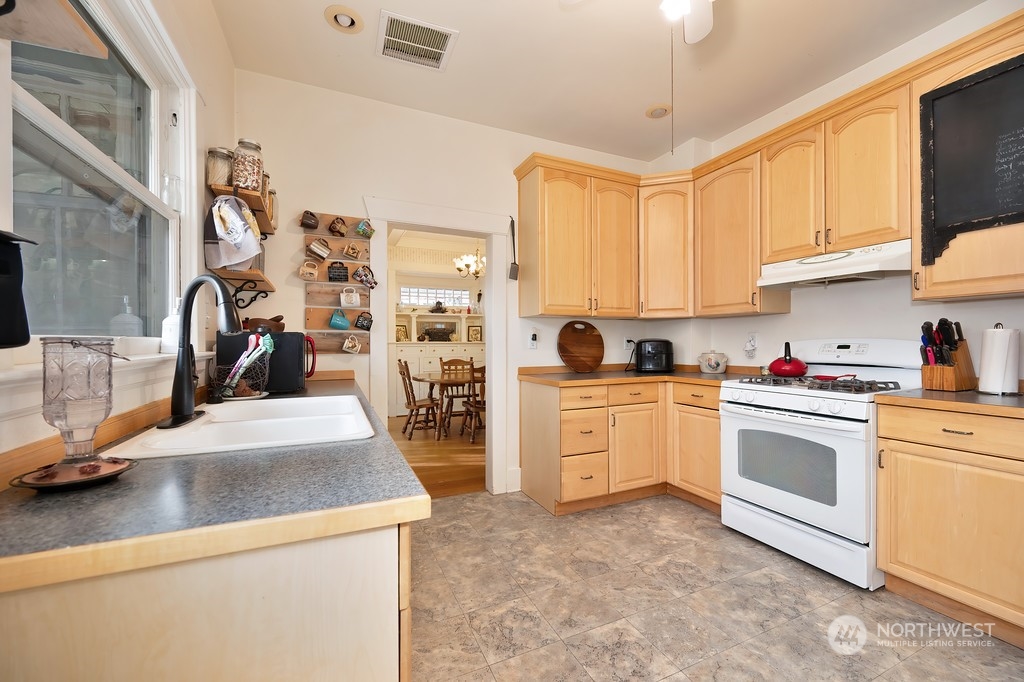 609 W 17th Avenue