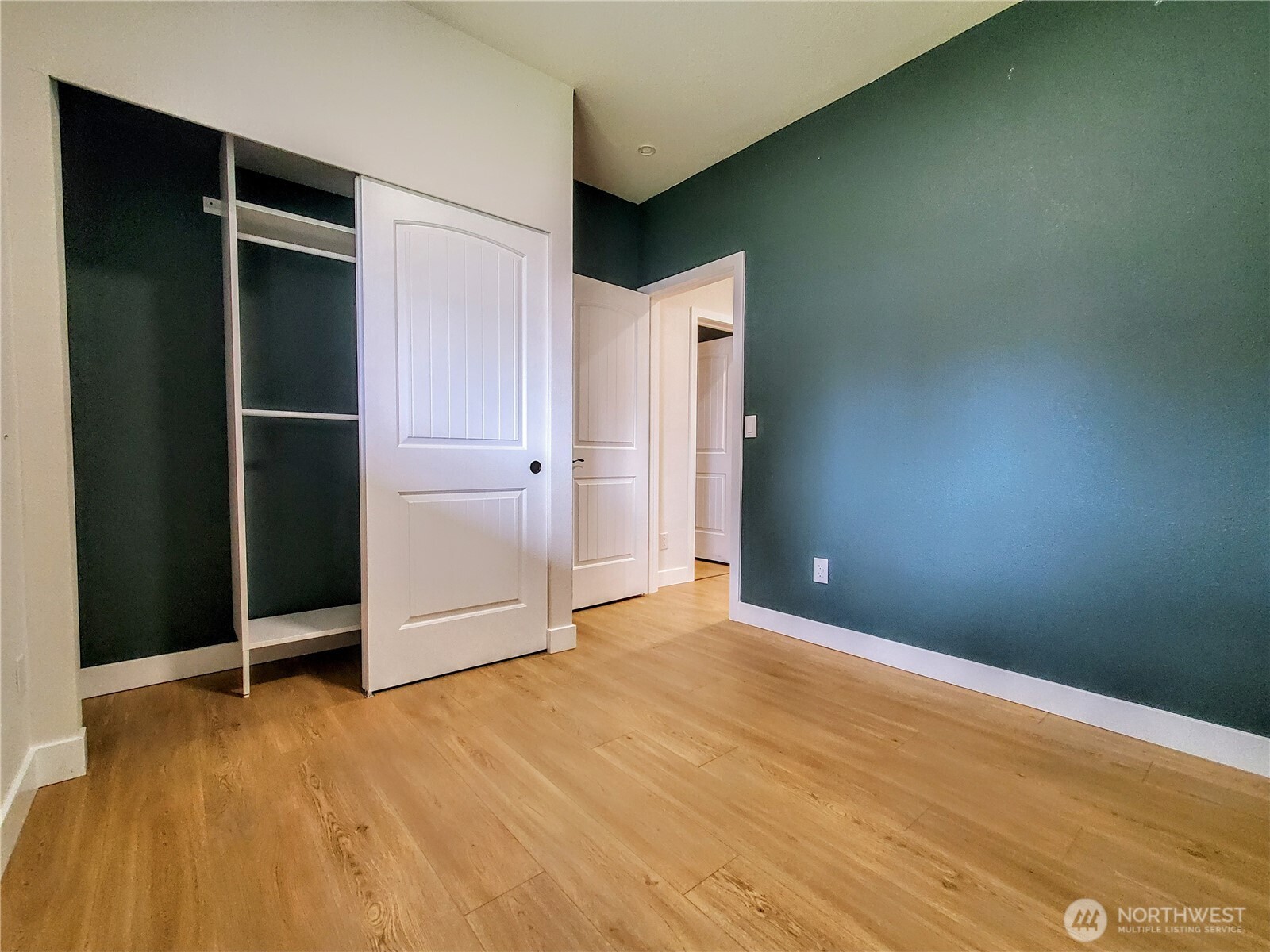 269 McArthur Street S