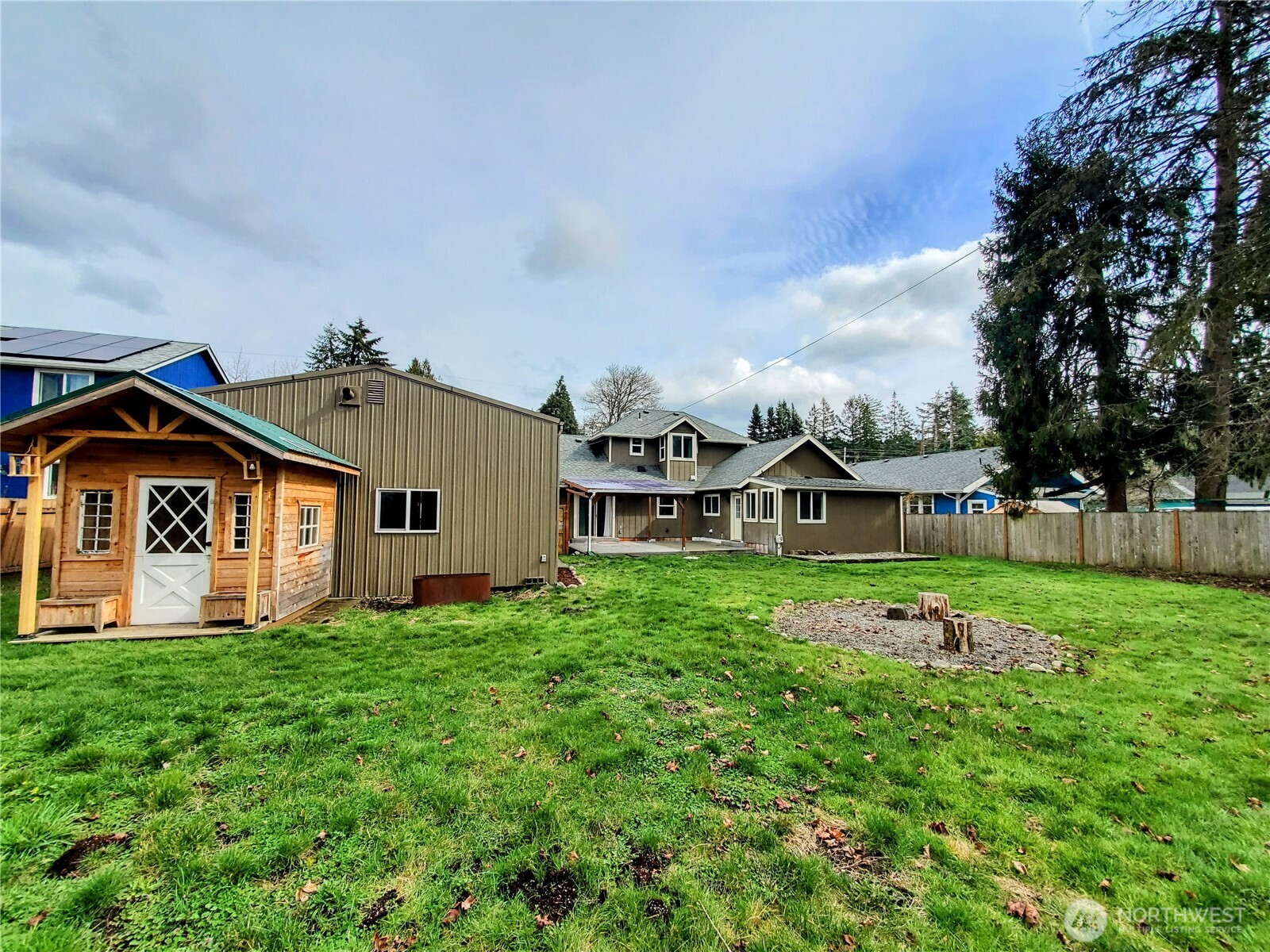 269 McArthur Street S