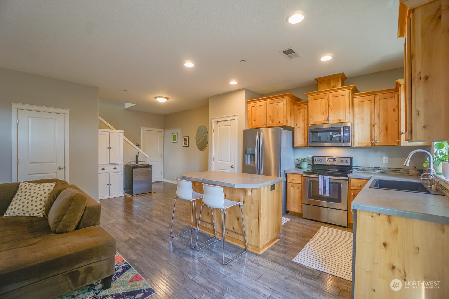 158 N 44th Place