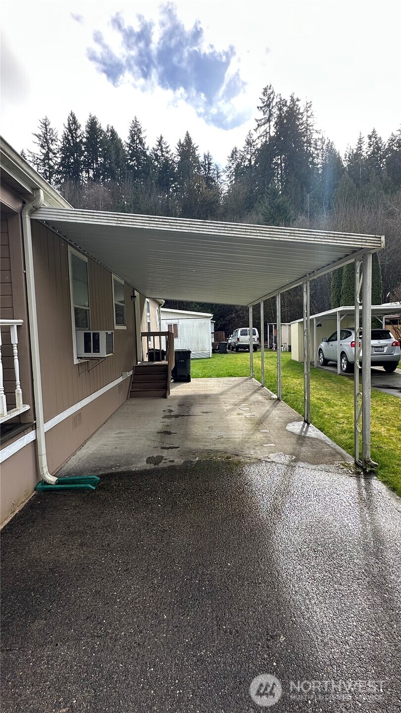 1313 W Cota Street Unit: 32