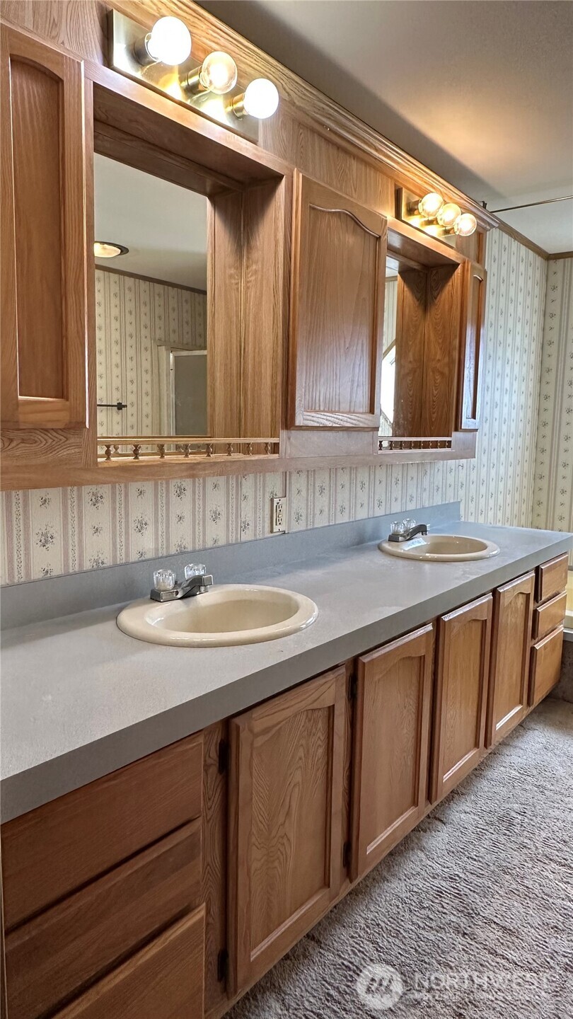 1313 W Cota Street Unit: 32