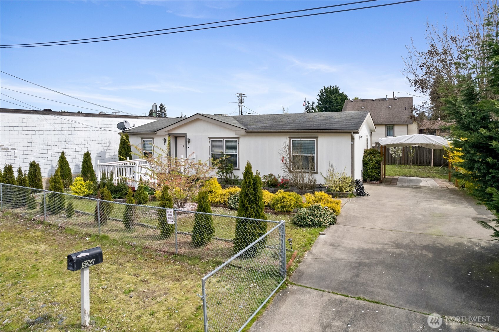 904 SE C St