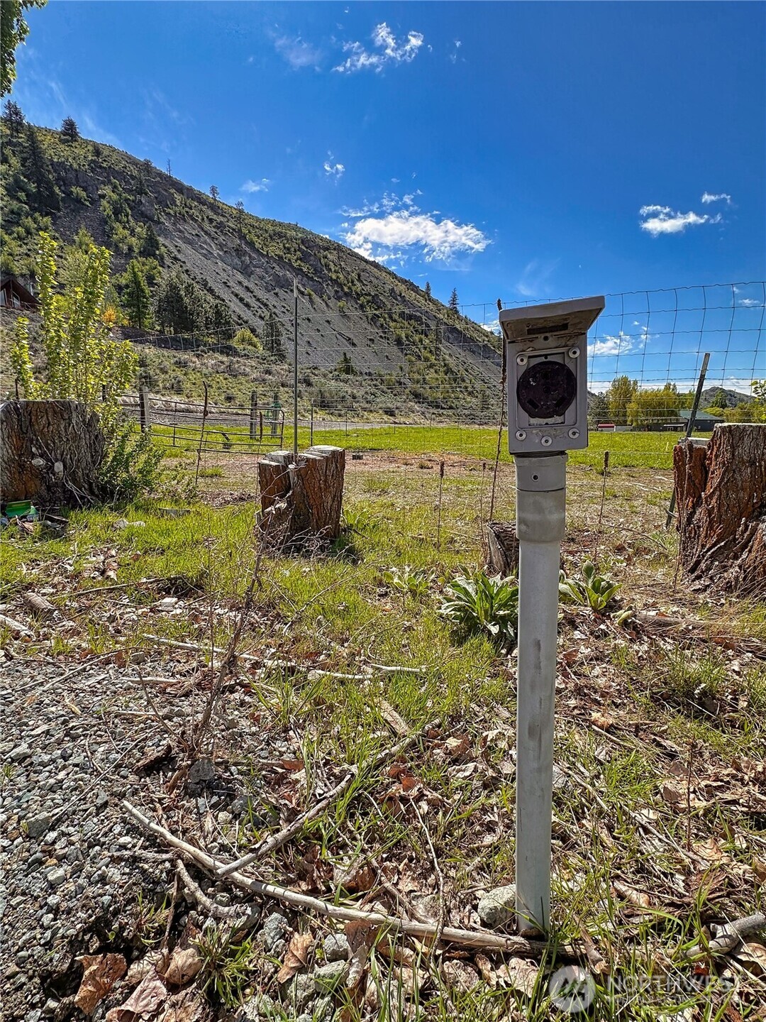 1906 N Pine Creek Road