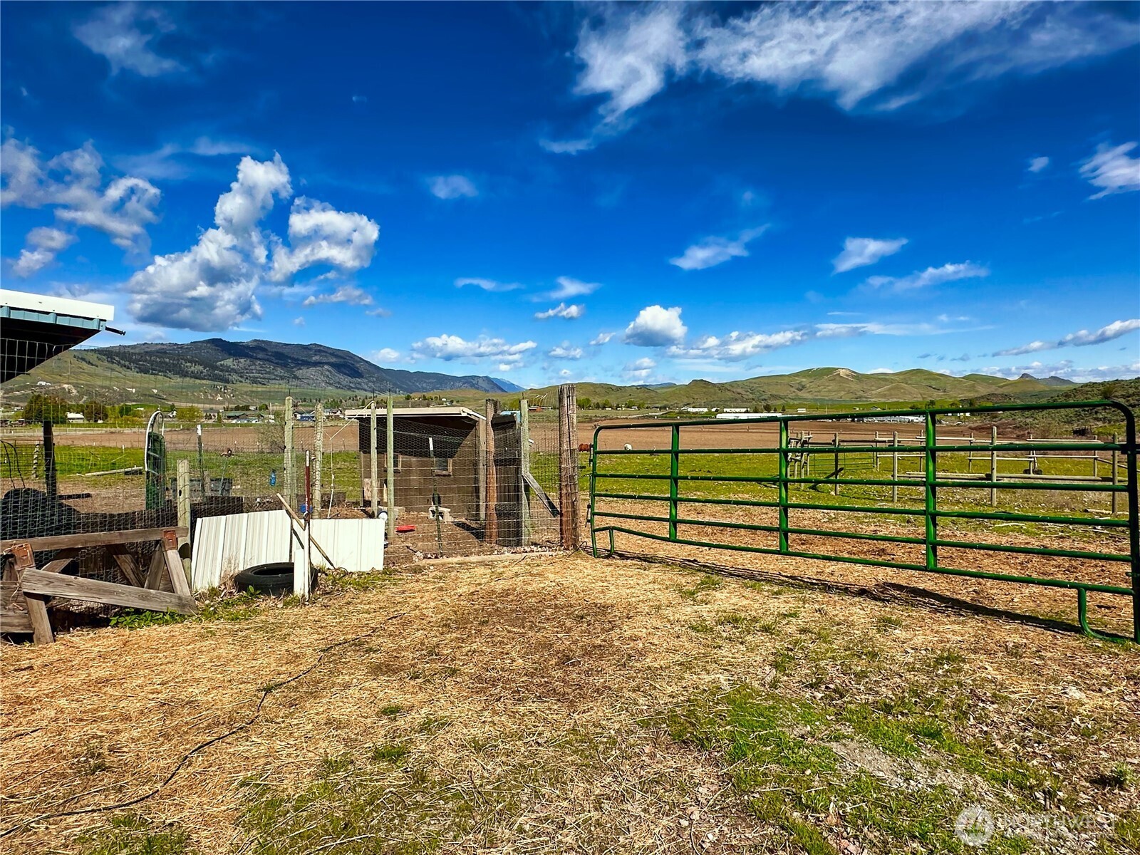 1906 N Pine Creek Road