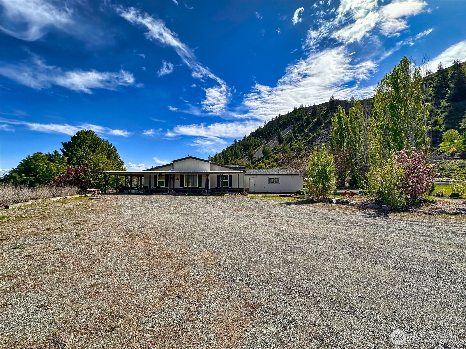 1906 N Pine Creek Road
