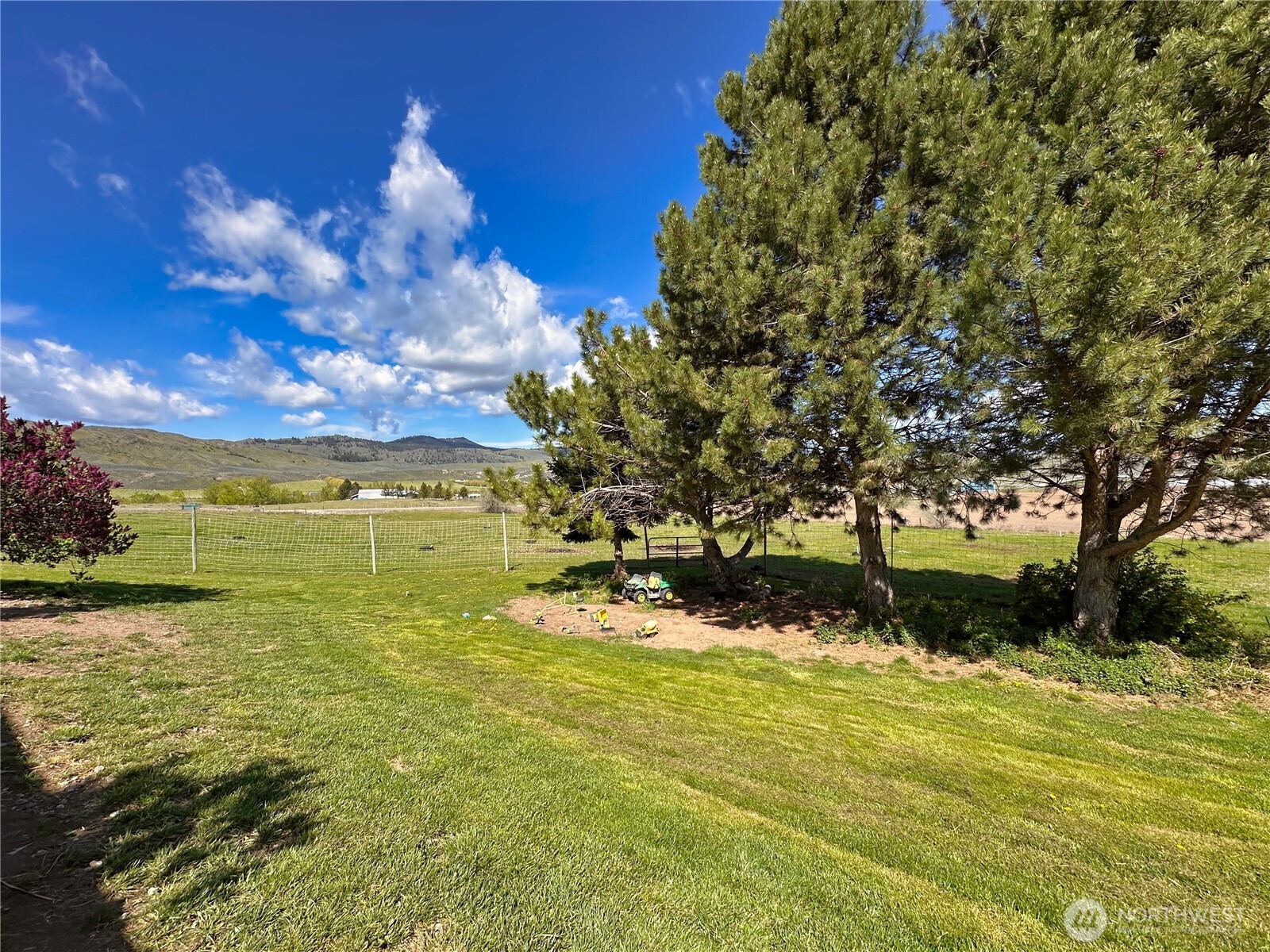 1906 N Pine Creek Road