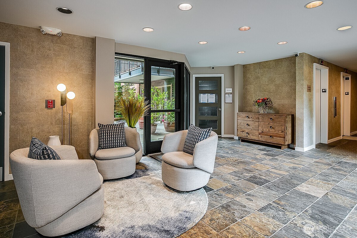 275 W Roy Street Unit: 415