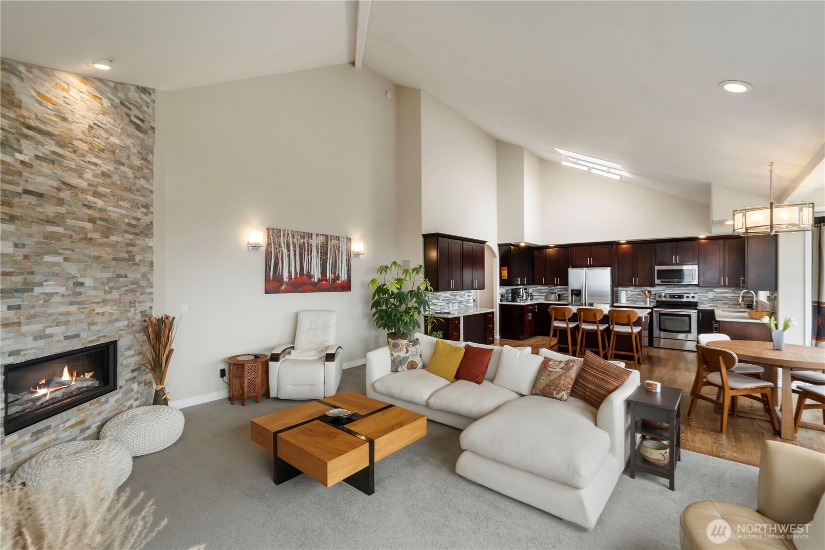 2127 Davis Court NE