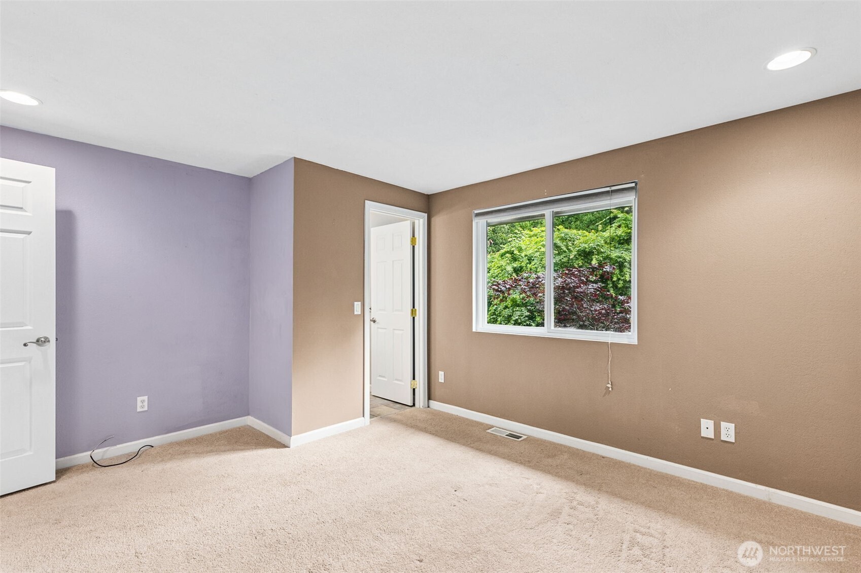 814 217th Pl NE