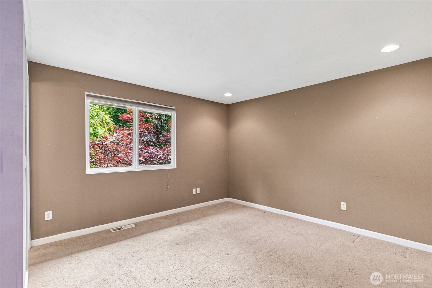 814 217th Pl NE