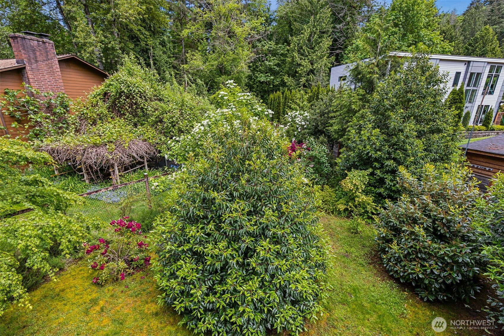 814 217th Pl NE