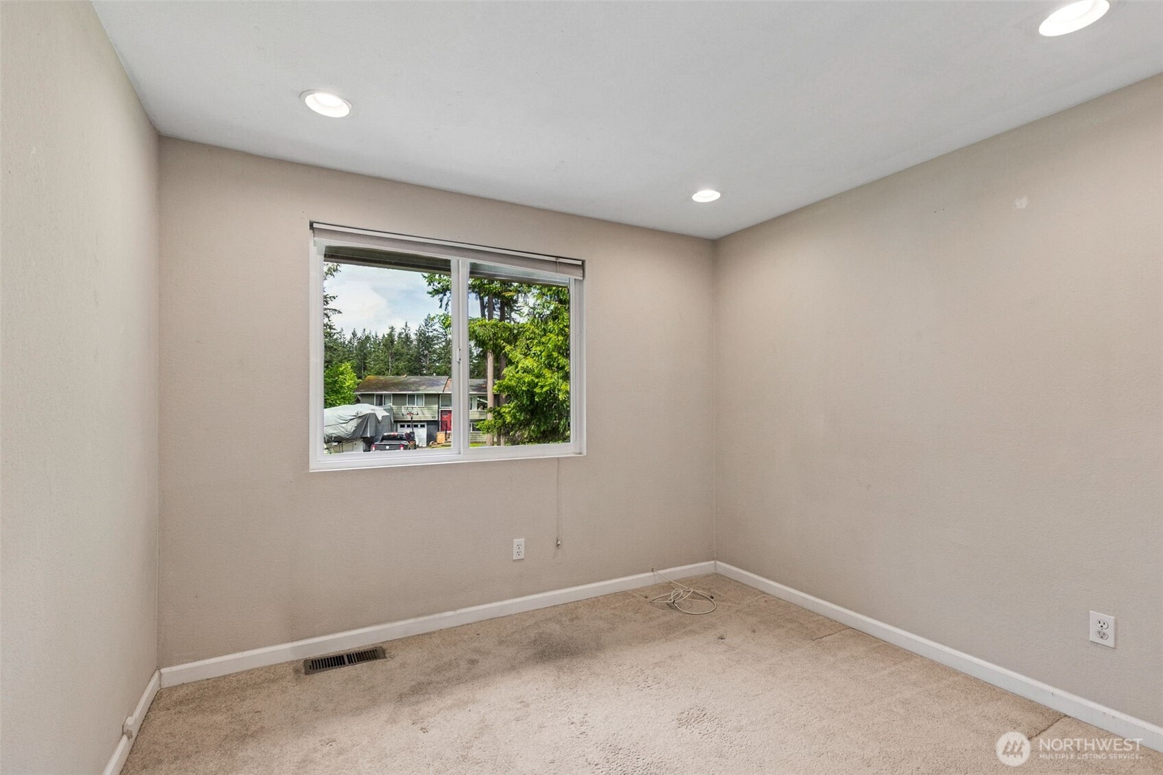 814 217th Pl NE
