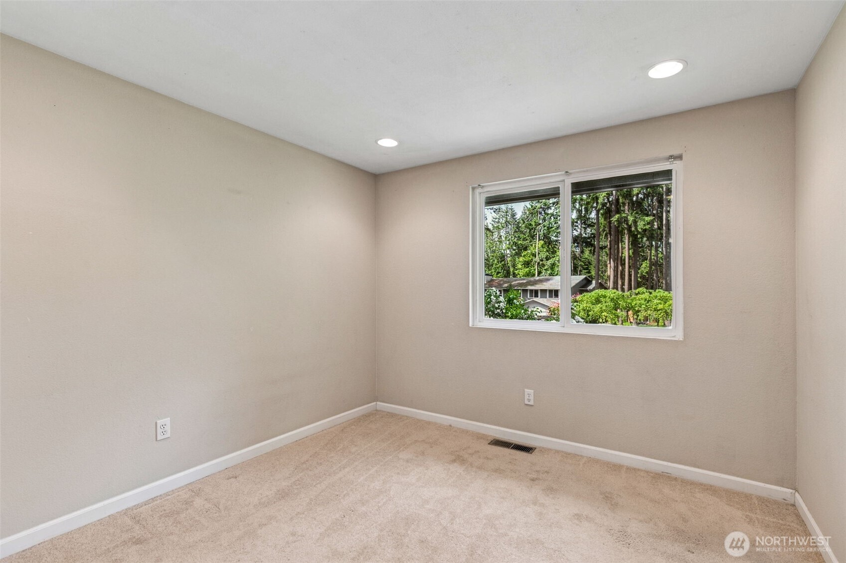 814 217th Pl NE