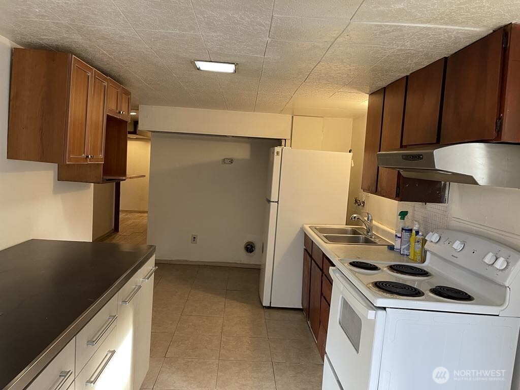 27 SW 102 Street