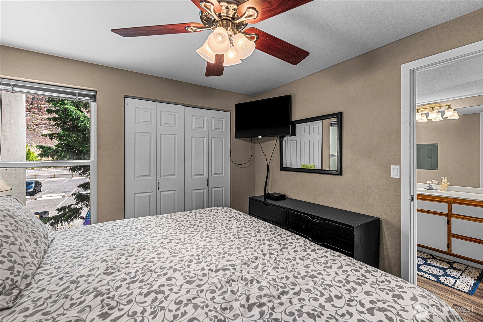 8903 Crescent Bar Road NW Unit: 18