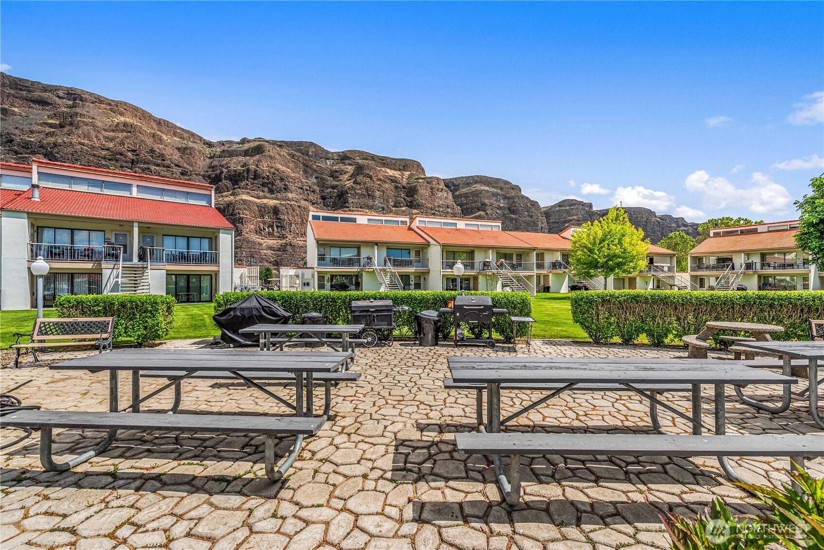 8903 Crescent Bar Road NW Unit: 18