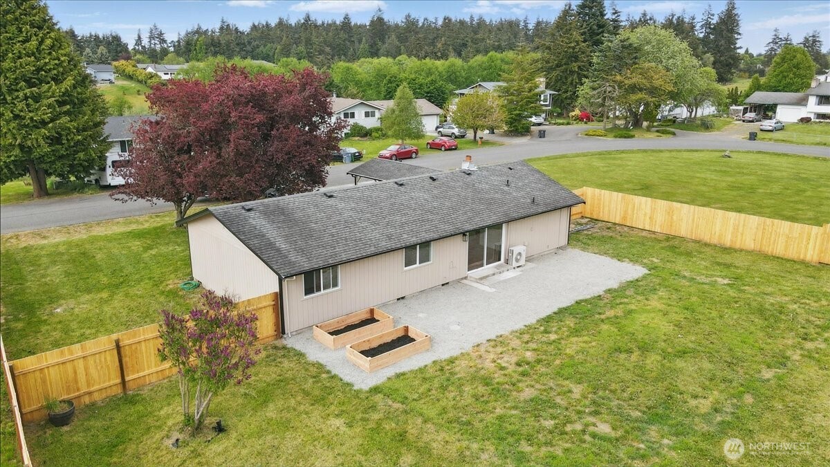 40 E Robert Place