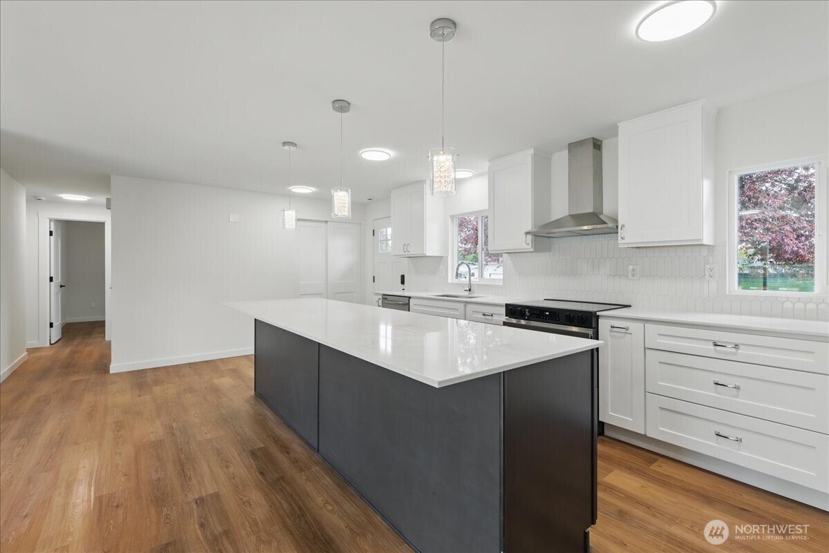 40 E Robert Place
