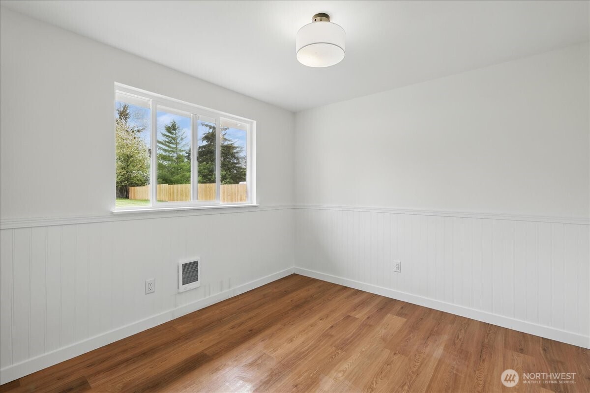40 E Robert Place