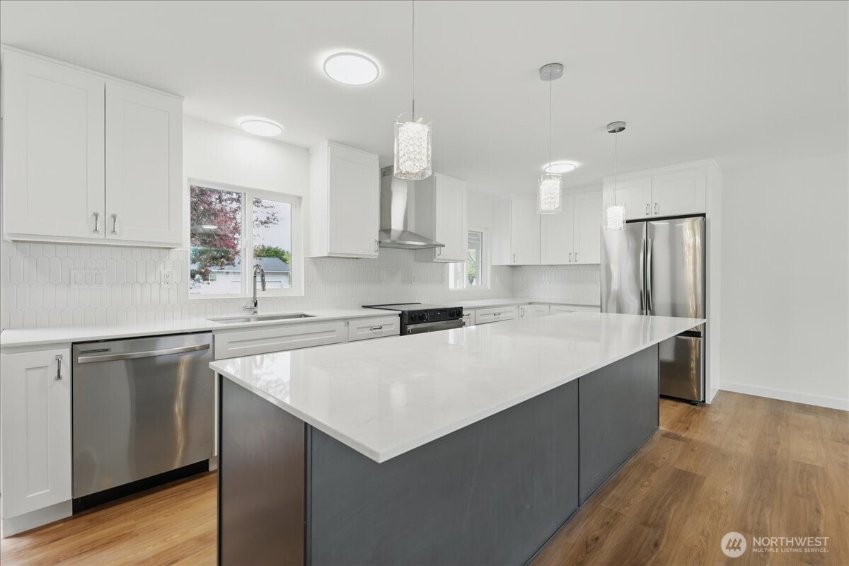 40 E Robert Place