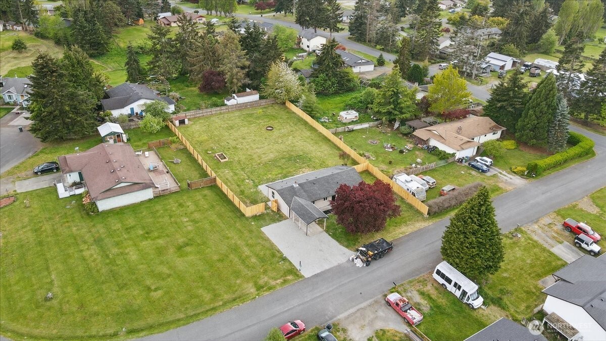 40 E Robert Place
