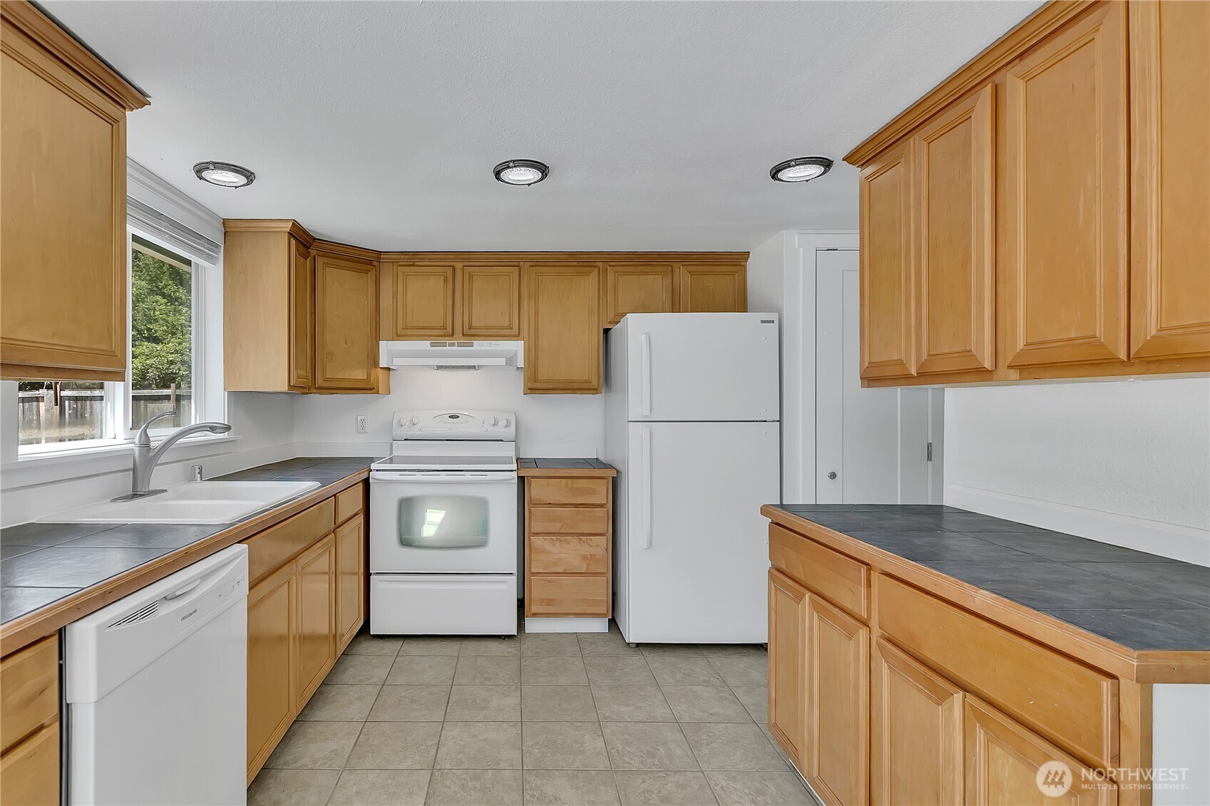 2015 Dogwood Drive SE