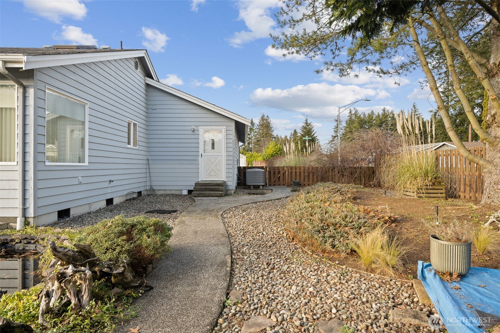 601 Williams Court W