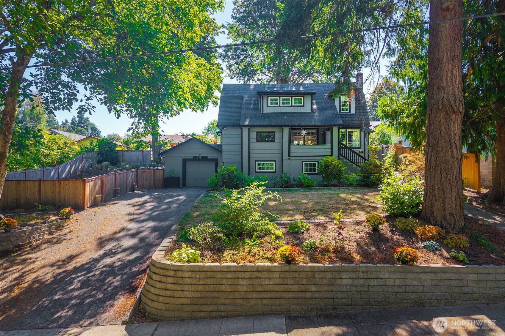 415 Maple Park Avenue SE