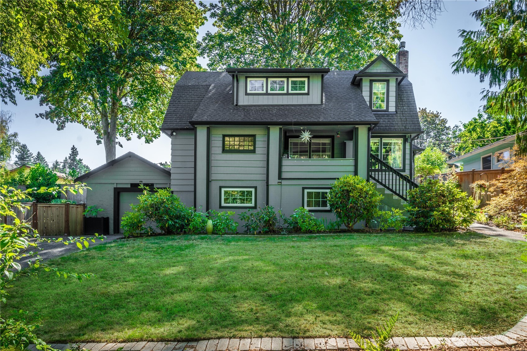 415 Maple Park Avenue SE