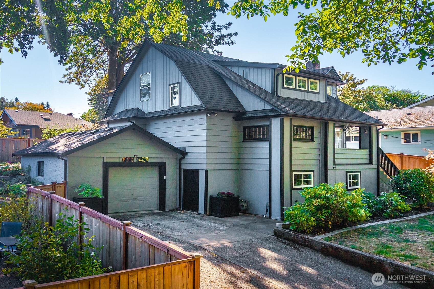 415 Maple Park Avenue SE