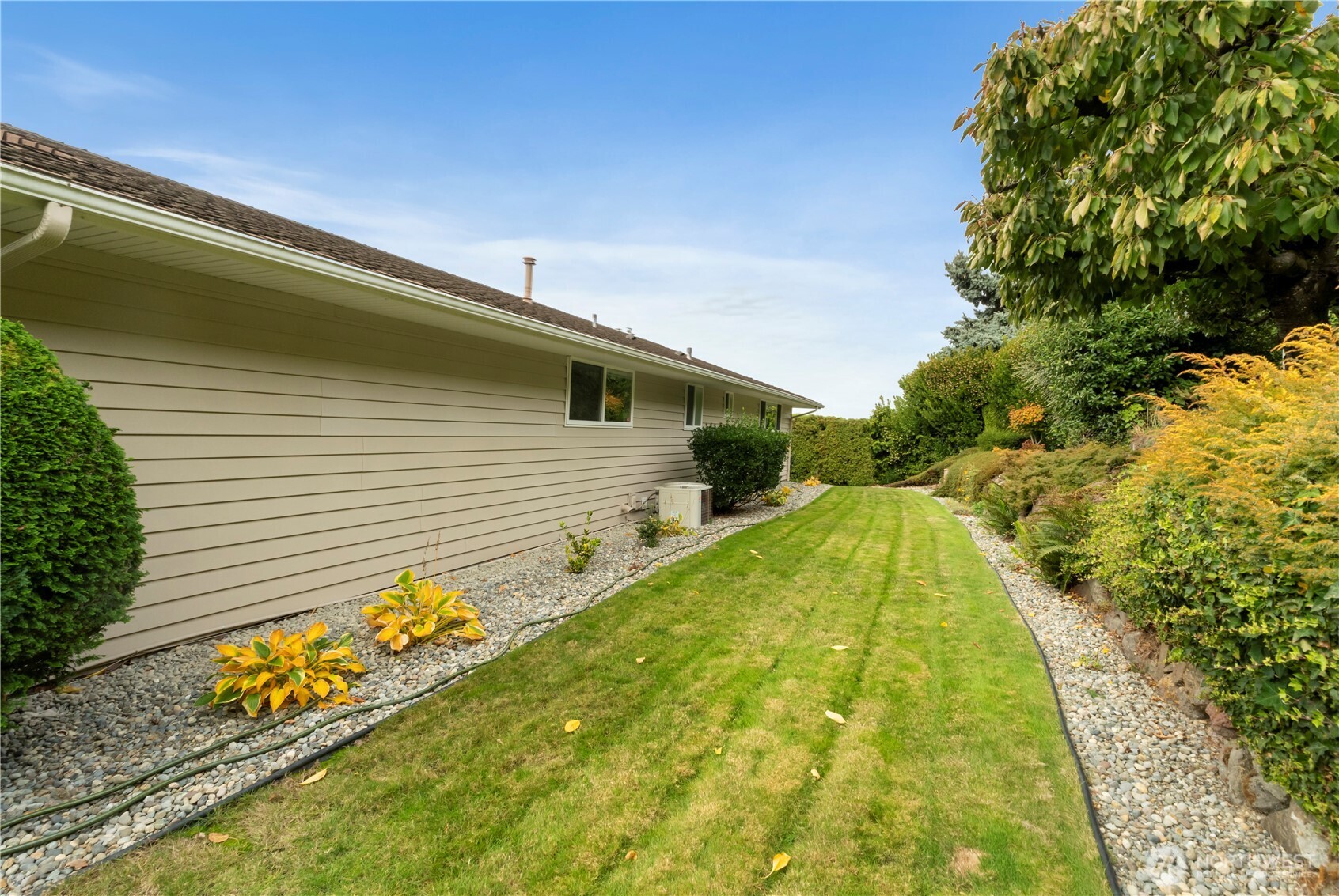 5569 Frances Avenue NE