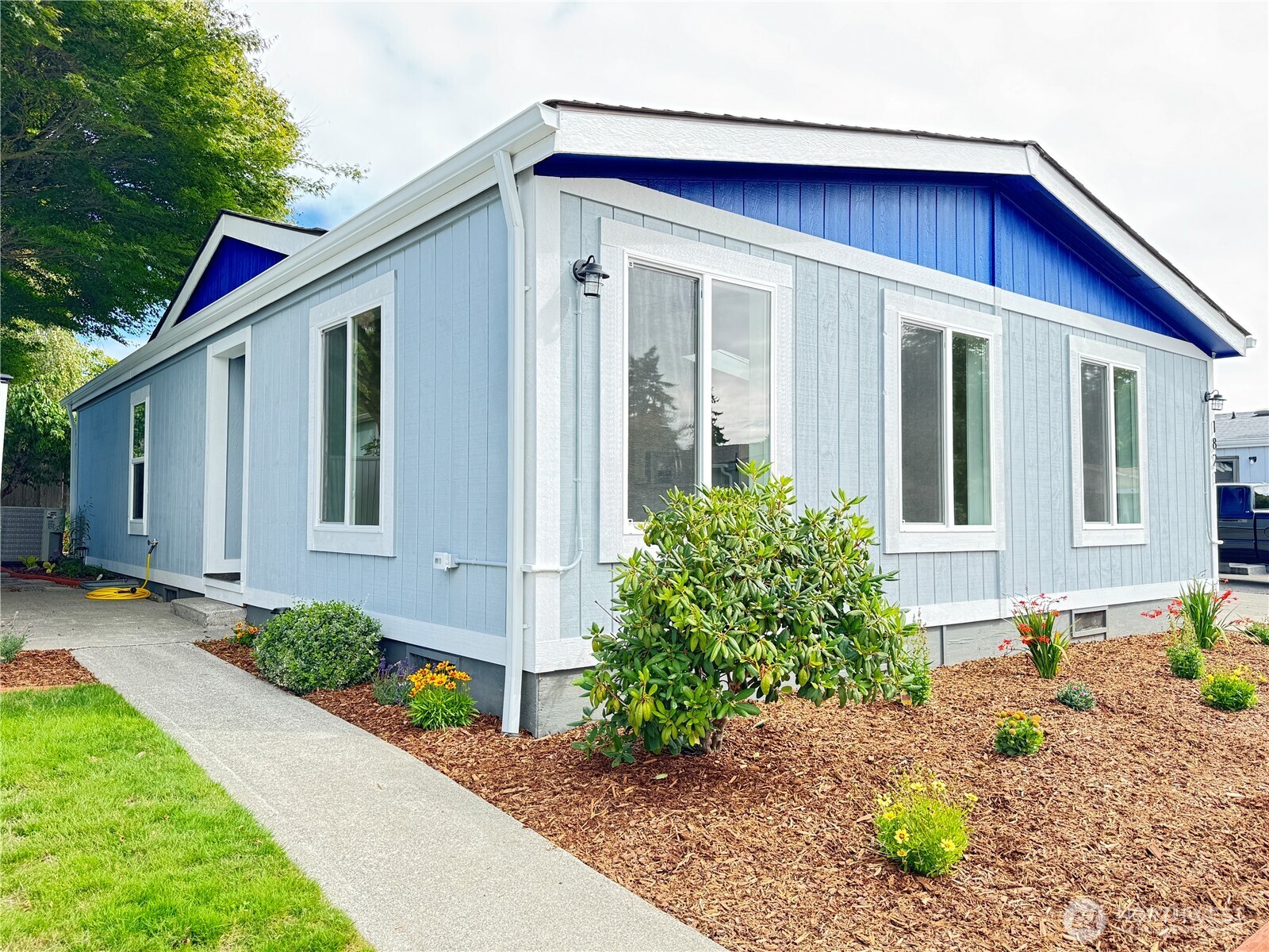 1821 75th Street E Unit: 5