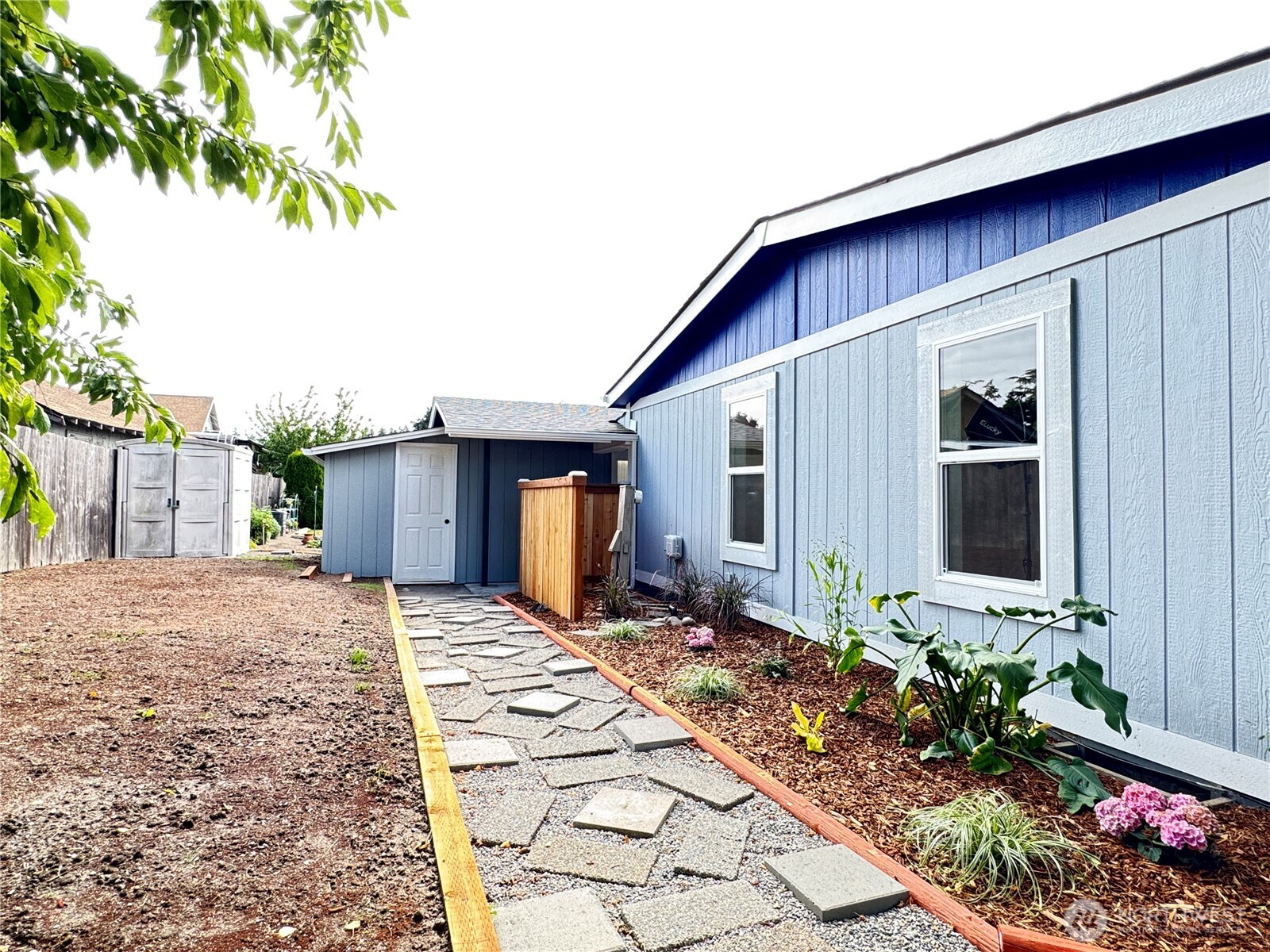 1821 75th Street E Unit: 5