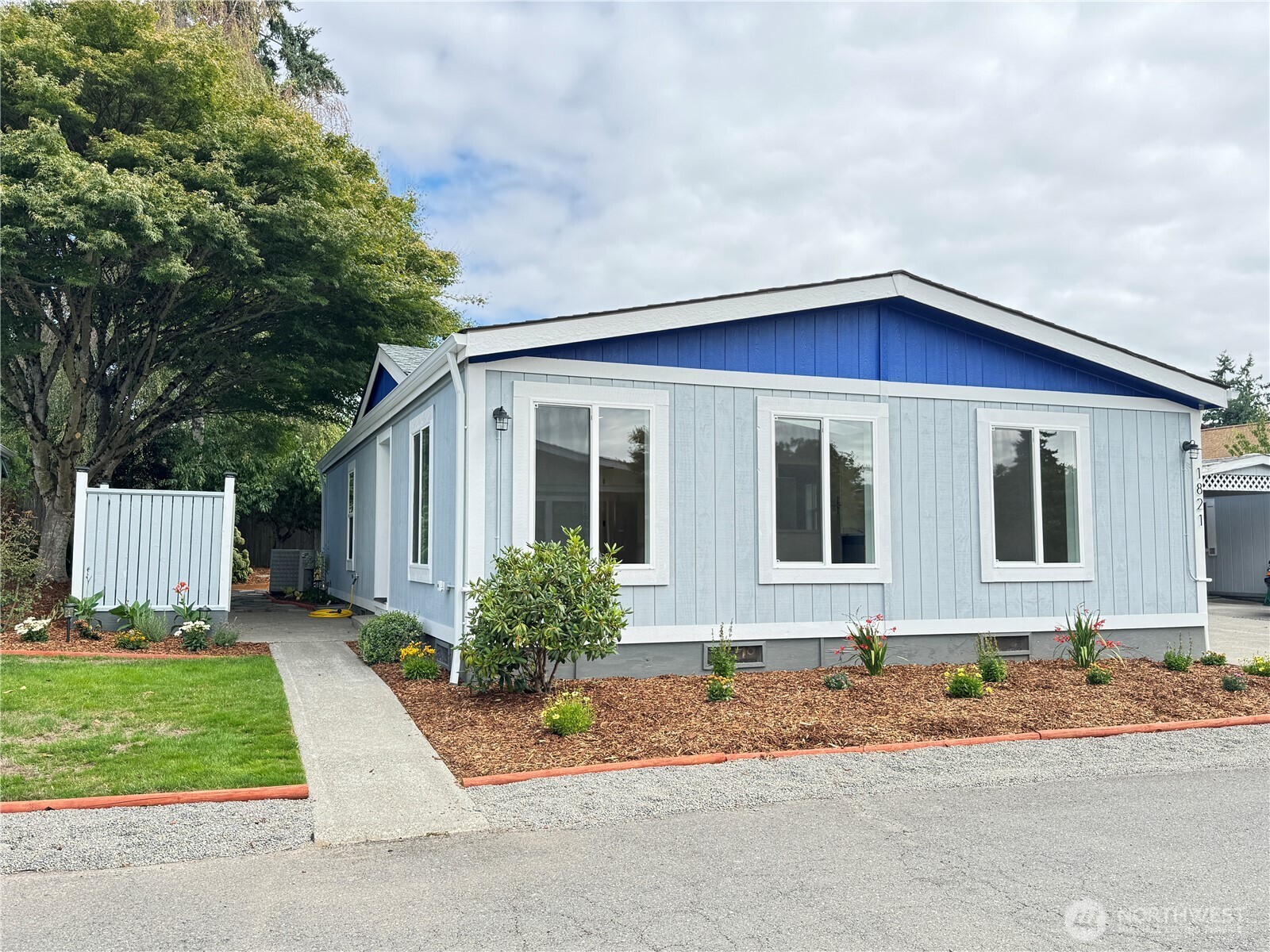 1821 75th Street E Unit: 5