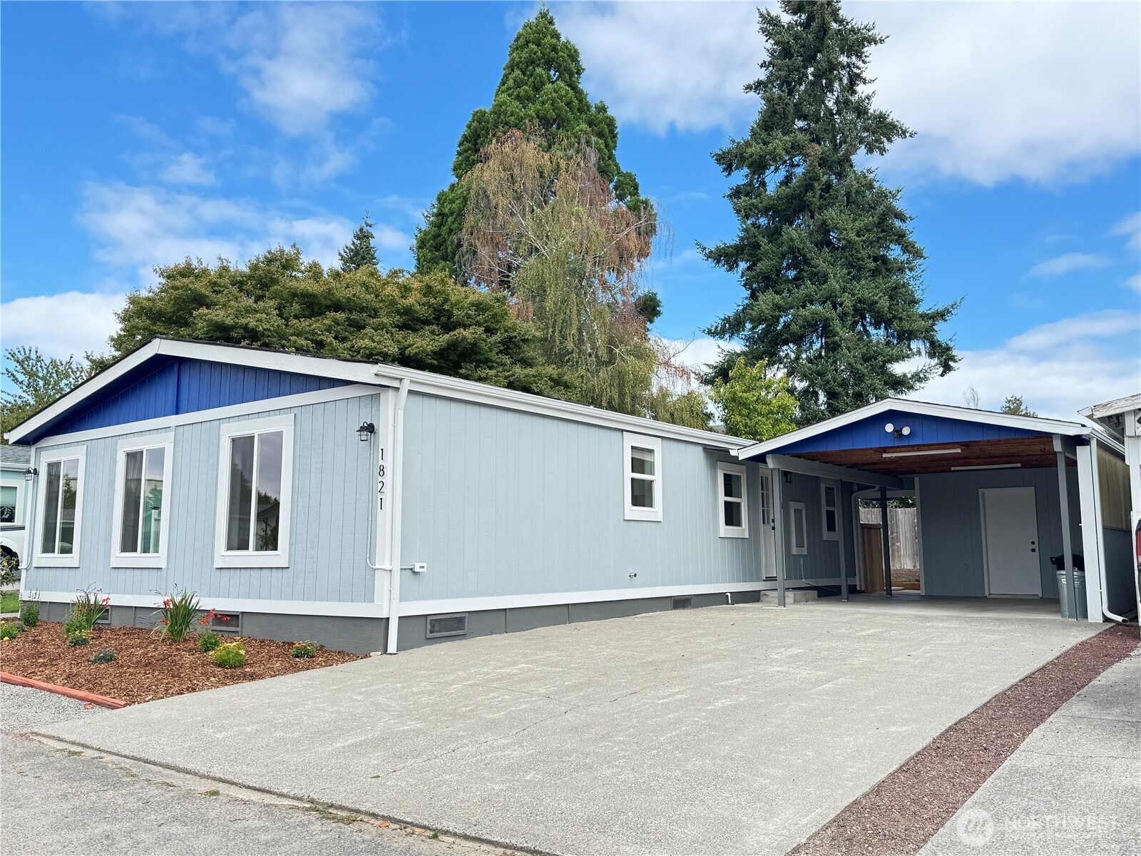 1821 75th Street E Unit: 5