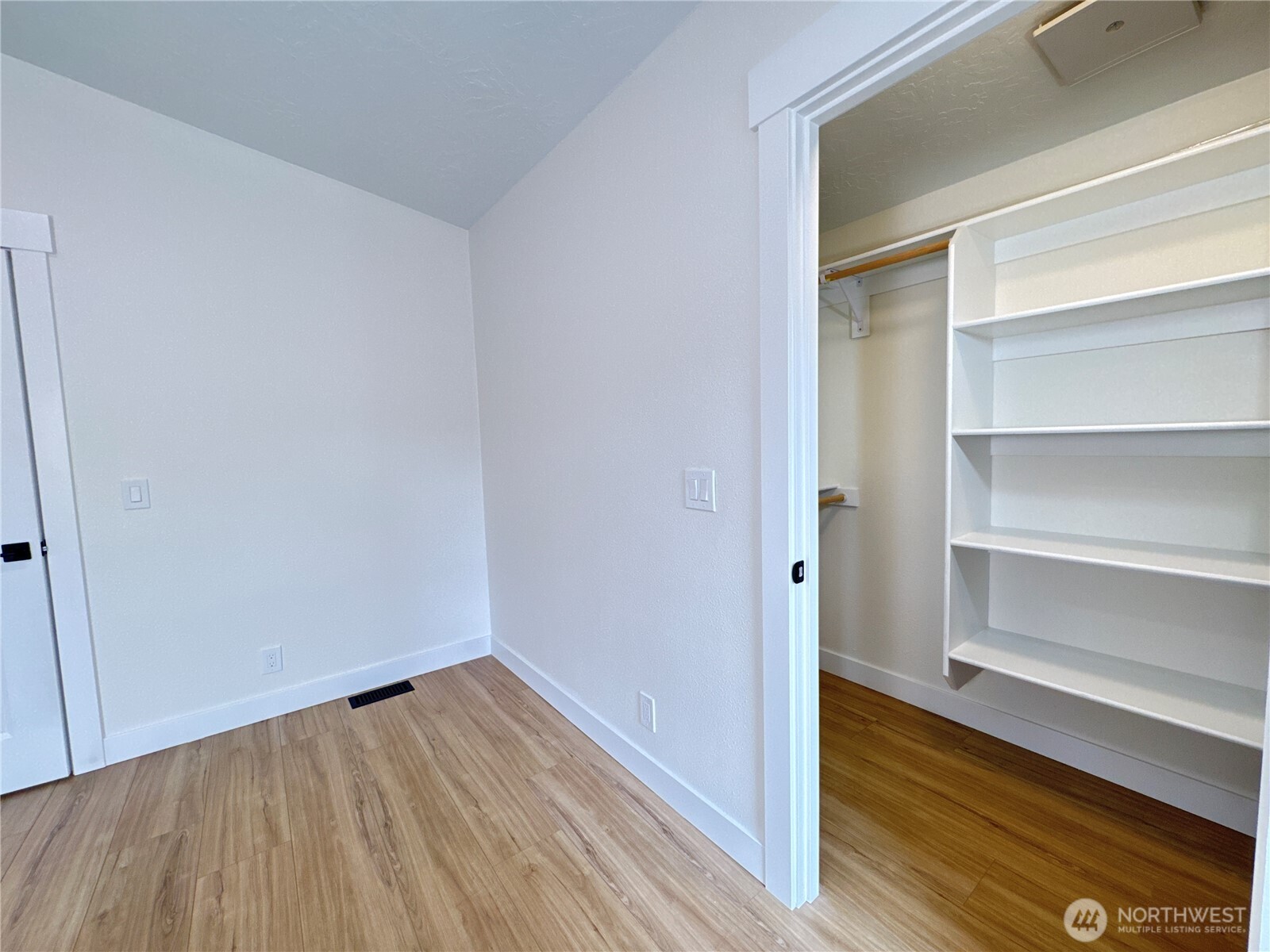 1821 75th Street E Unit: 5