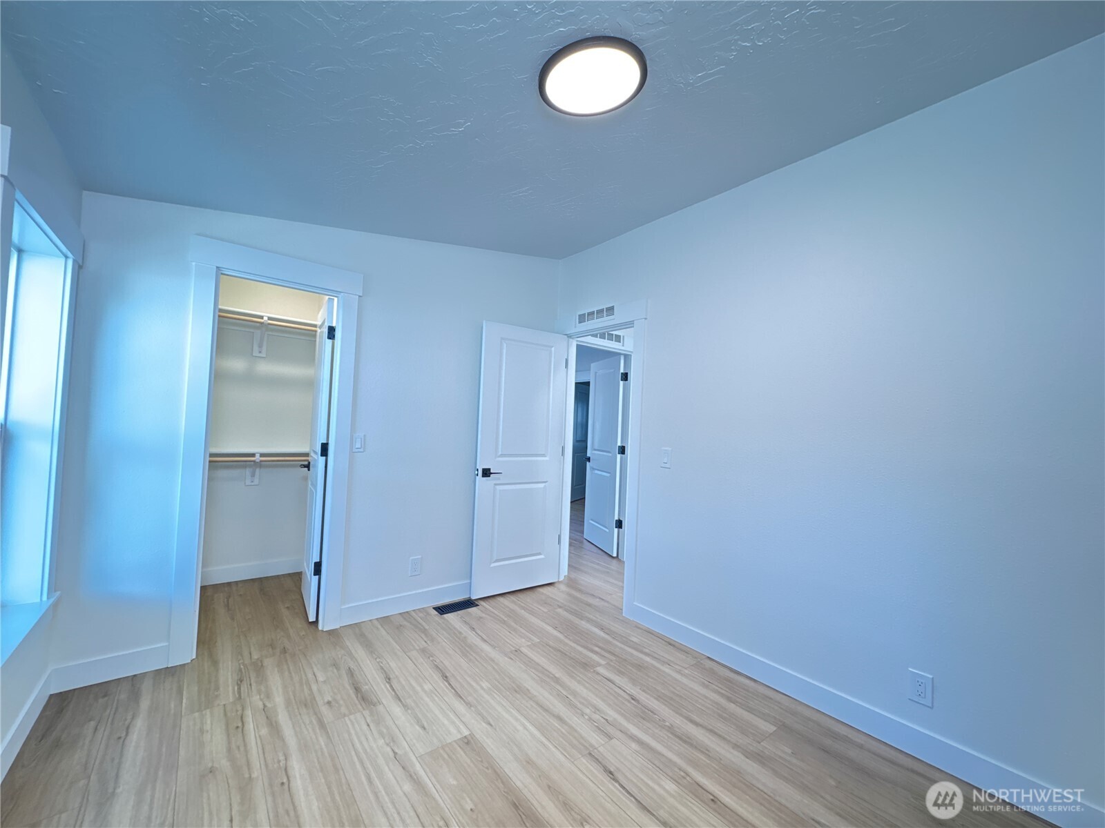 1821 75th Street E Unit: 5