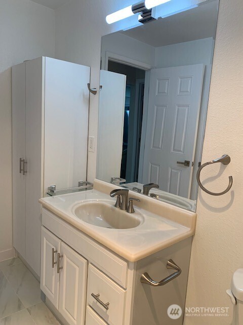14435 NE 40 Street Unit: B101