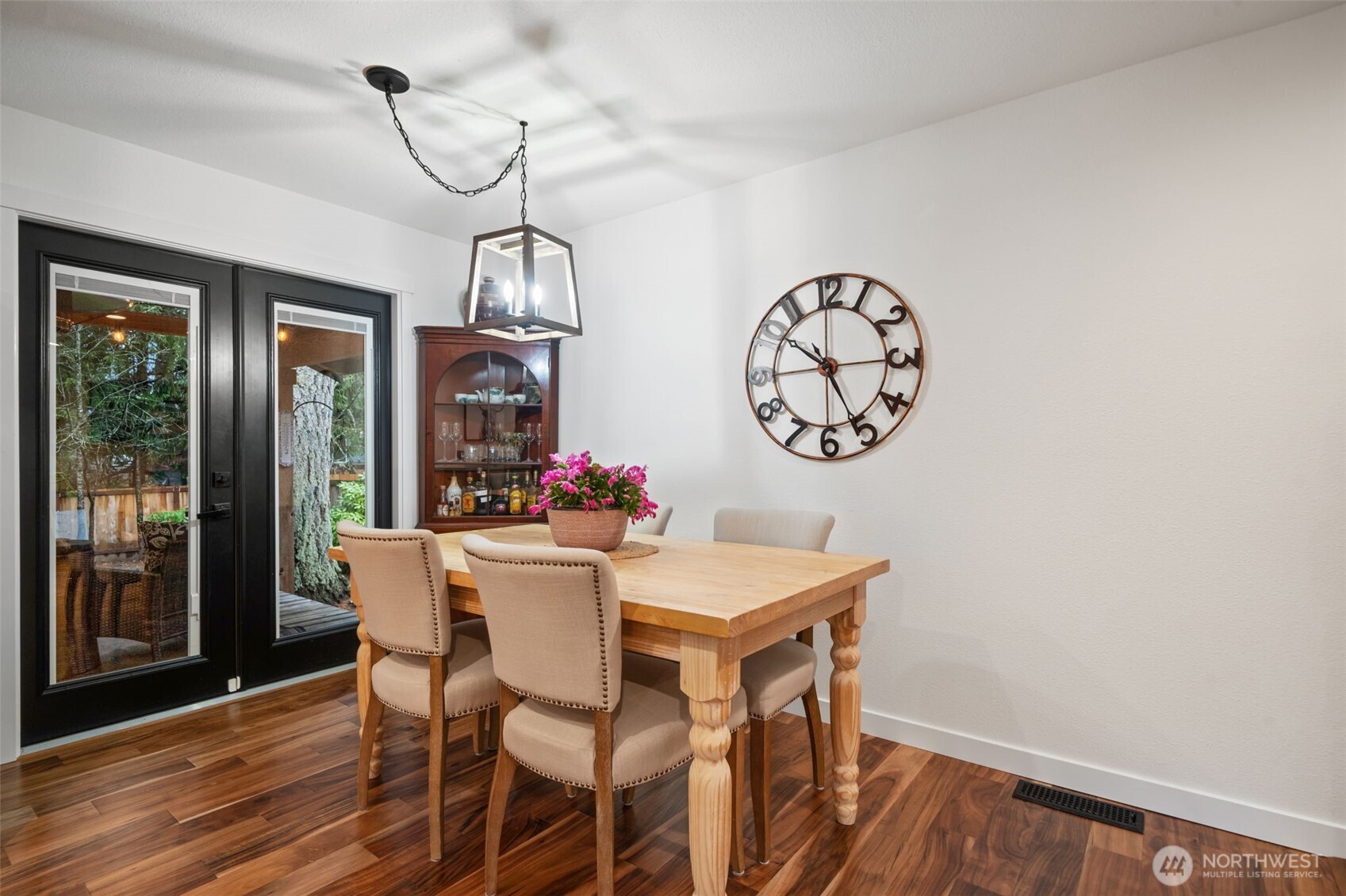 350 E Mountain View Drive