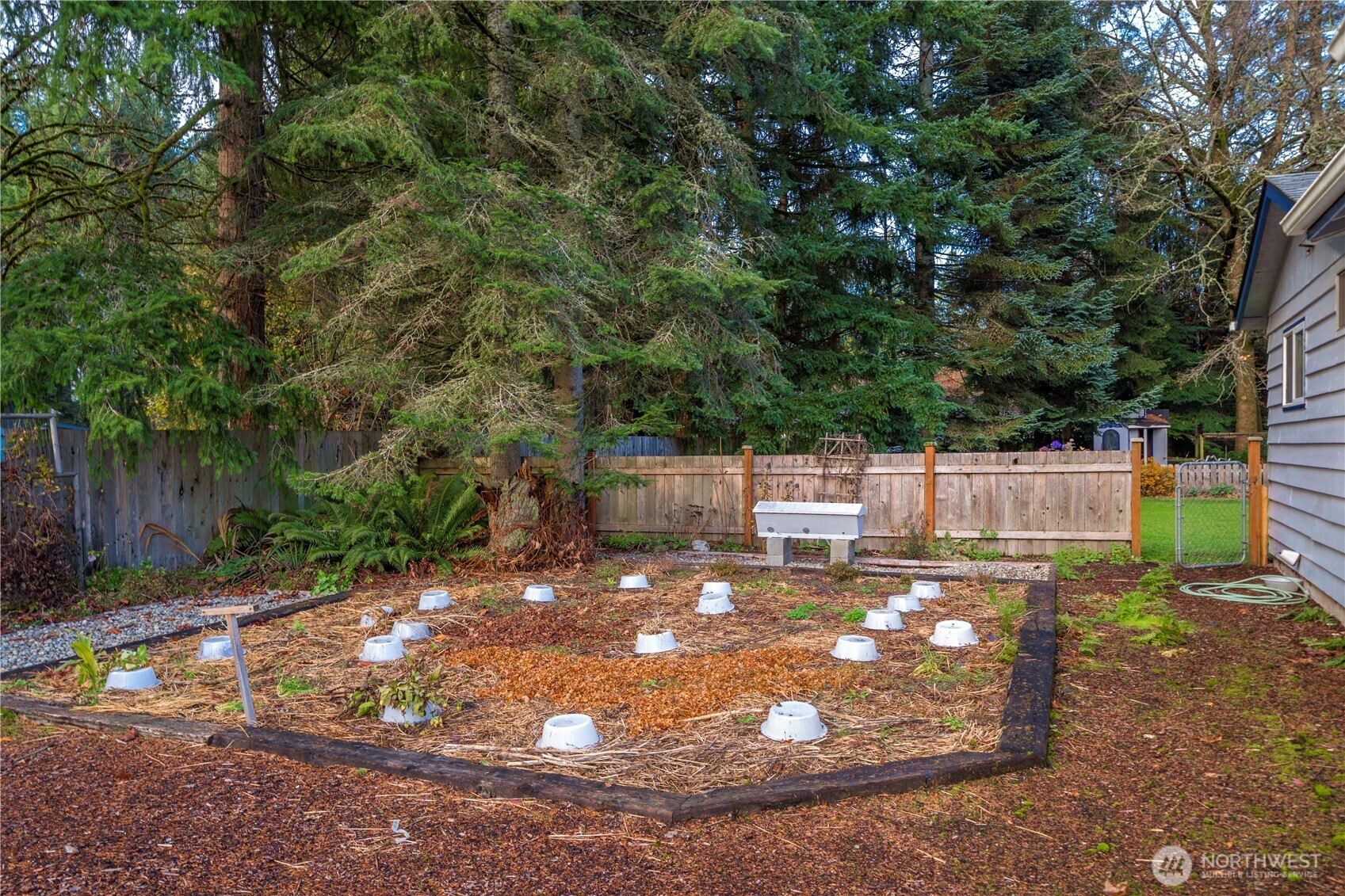8825 Old Highway 99 SE