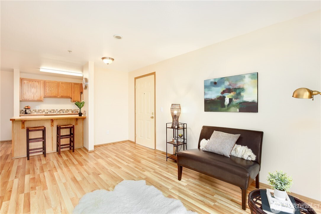 11915 Roseberg Avenue S Unit: 204
