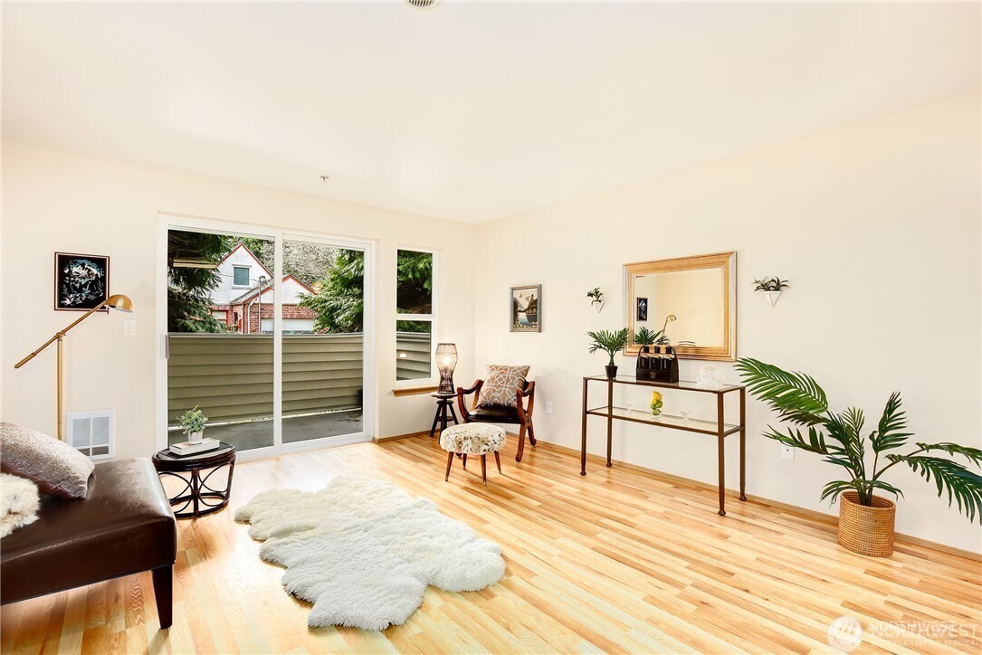 11915 Roseberg Avenue S Unit: 204